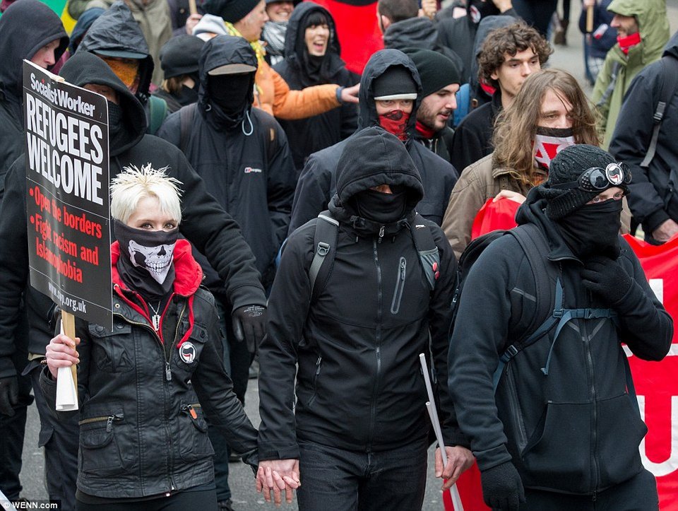 Διαδηλώσεις υπέρ των προσφύγων στην Ευρώπη -Χιλιάδες άνθρωποι στους δρόμους [εικόνες]   | iefimerida.gr 1