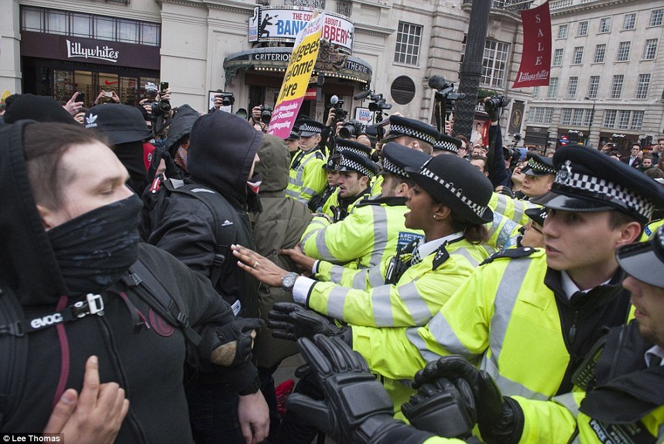 Διαδηλώσεις υπέρ των προσφύγων στην Ευρώπη -Χιλιάδες άνθρωποι στους δρόμους [εικόνες]   | iefimerida.gr 2