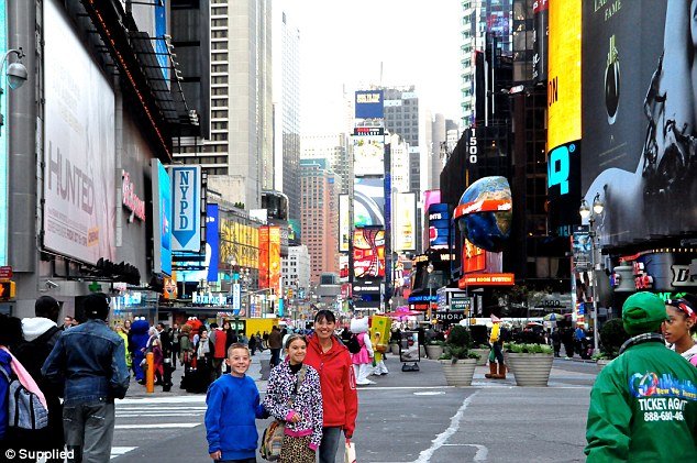 Σταμάτησαν το σχολείο και ταξιδεύουν ανά τον κόσμο -Η εναλλακτική εκπαίδευση που διάλεξαν γονείς για τα παιδιά τους [εικόνες] | iefimerida.gr 8
