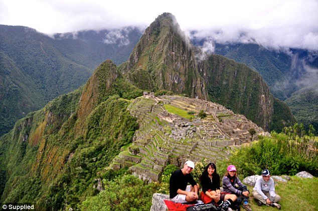 Σταμάτησαν το σχολείο και ταξιδεύουν ανά τον κόσμο -Η εναλλακτική εκπαίδευση που διάλεξαν γονείς για τα παιδιά τους [εικόνες] | iefimerida.gr 3