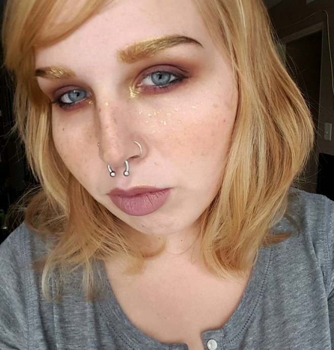 Ψεύτικες χρωματιστές φακίδες -Κι όμως, είναι η νέα τάση στο μακιγιάζ [εικόνες] | iefimerida.gr 5