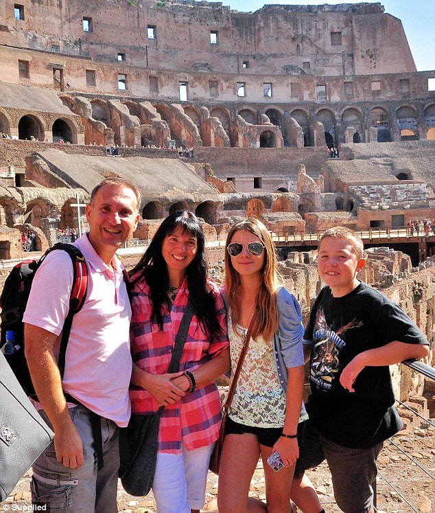 Σταμάτησαν το σχολείο και ταξιδεύουν ανά τον κόσμο -Η εναλλακτική εκπαίδευση που διάλεξαν γονείς για τα παιδιά τους [εικόνες] | iefimerida.gr 4