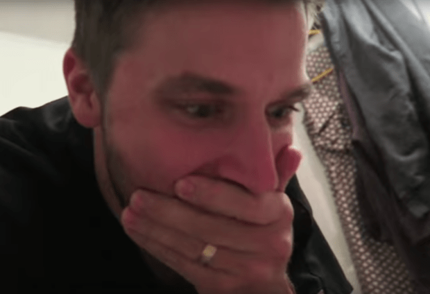 Ανδρας πήρε από το... καζανάκι ούρα και ανακοίνωσε στην γυναίκα του πως είναι έγκυος [εικόνες & βίντεο] | iefimerida.gr 2