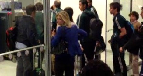 Κράξιμο οπαδών στην ομάδα της Ρεάλ: Λιγότερα εκατομμύρια - περισσότερα αρ@@@@α [βίντεο] | iefimerida.gr 0