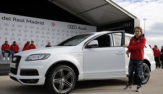 Οι παίκτες της Ρεάλ παρέλαβαν τα νέα τους αυτοκίνητα - Ποιο «θηρίο» διάλεξε ο Κριστιάνο Ρονάλντο [εικόνες] | iefimerida.gr 4