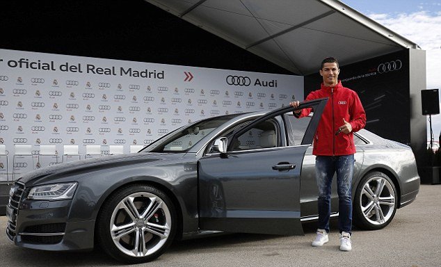 Οι παίκτες της Ρεάλ παρέλαβαν τα νέα τους αυτοκίνητα - Ποιο «θηρίο» διάλεξε ο Κριστιάνο Ρονάλντο [εικόνες] | iefimerida.gr 0