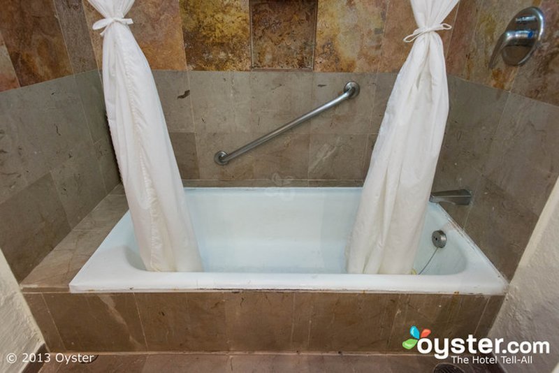 Να γιατί δεν πρέπει να επιλέγετε το ξενοδοχείο όπου θα παραθερίσετε από τις φωτογραφίες στο διαδίκτυο [εικόνες] | iefimerida.gr 9