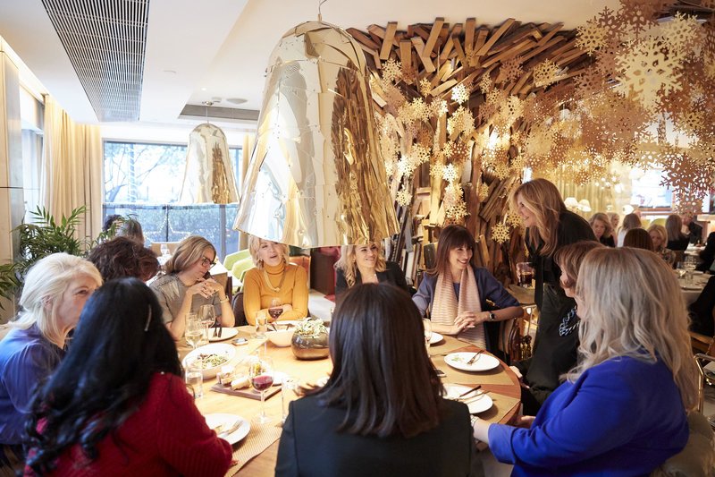 Το χριστουγεννιάτικο γεύμα της Μαρέβας Μητσοτάκη με τις κυρίες της ΝΔ [εικόνες] | iefimerida.gr 10