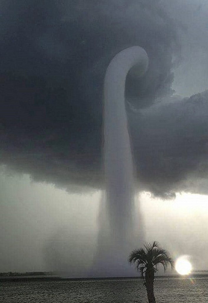 Κόβει την ανάσα - Ο εντυπωσιακός υδροστρόβιλος που σχηματίστηκε στην Πρέβεζα [εικόνα] | iefimerida.gr 0