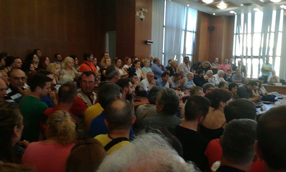 Ενταση στο δημοτικό συμβούλιο Αχαρνών -Ετοιμάζονται να αποκλείσουν δρόμους οι κάτοικοι [εικόνες & βίντεο] | iefimerida.gr 0