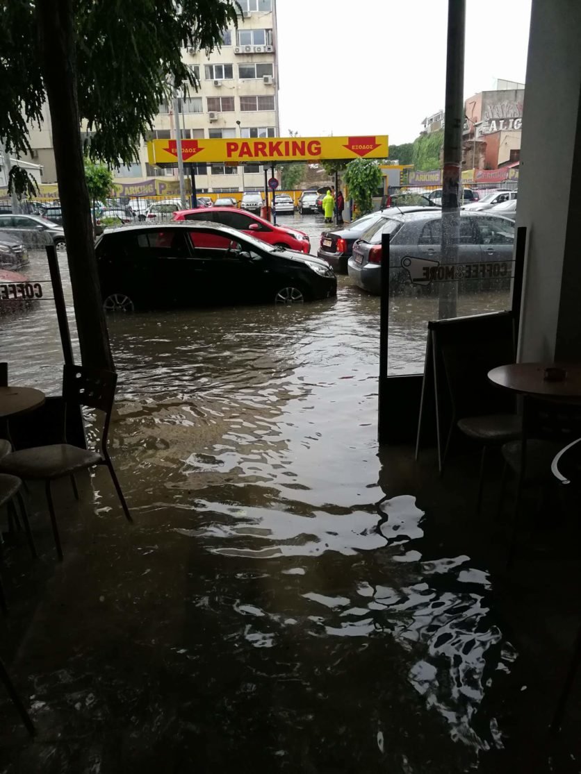 Σφοδρή θεομηνία στη Θεσσαλονίκη -Πλημμύρισε ακόμη και ο Λευκός Πύργος! | iefimerida.gr 17