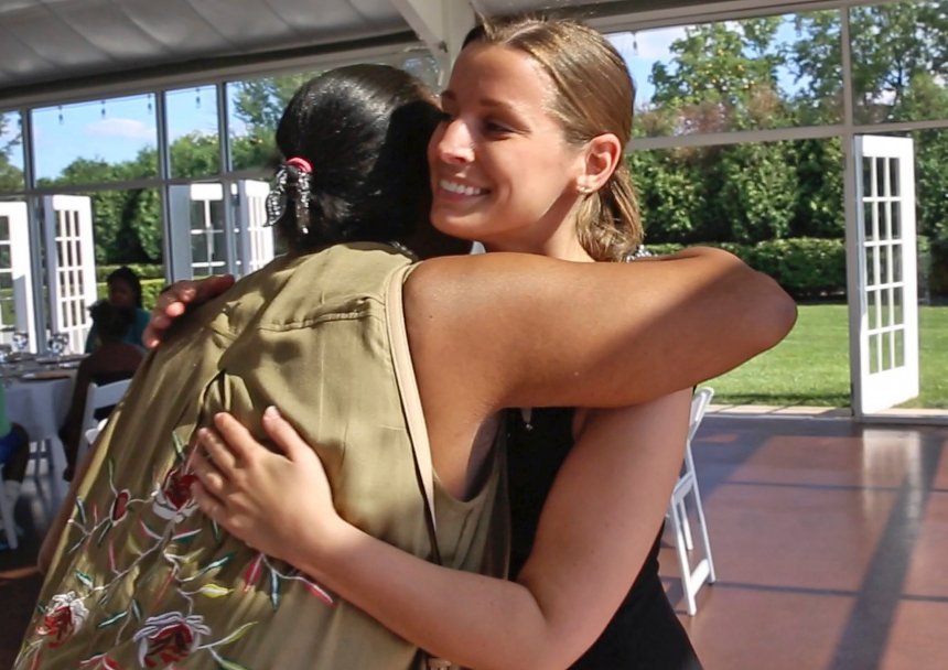 Ακυρώθηκε ο γάμος μια εβδομάδα πριν γίνει και η νύφη έκανε τη δεξίωση καλώντας άστεγους [εικόνες] | iefimerida.gr 0