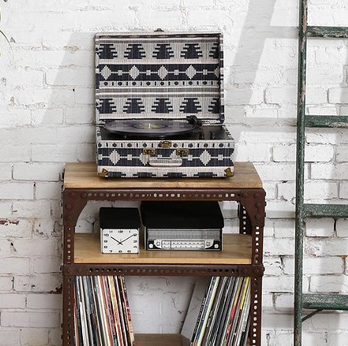 Οι διακοσμητικές εμμονές των χίπστερ που ίσως πρέπει να ξεφορτωθούν -Από τις ψυχεδελικές ταπισερί μέχρι τα κεντητά σε κάδρα [εικόνες] | iefimerida.gr 4