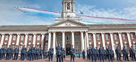 Εναέριο υπερθέαμα στην Αθήνα με τη συμμετοχή των «Red Arrows» της Βρετανικής Αεροπορίας [εικόνες] | iefimerida.gr 3