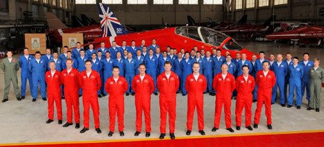 Εναέριο υπερθέαμα στην Αθήνα με τη συμμετοχή των «Red Arrows» της Βρετανικής Αεροπορίας [εικόνες] | iefimerida.gr 4