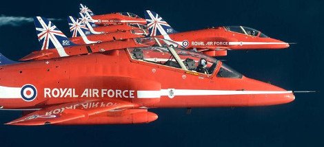 Εναέριο υπερθέαμα στην Αθήνα με τη συμμετοχή των «Red Arrows» της Βρετανικής Αεροπορίας [εικόνες] | iefimerida.gr 7