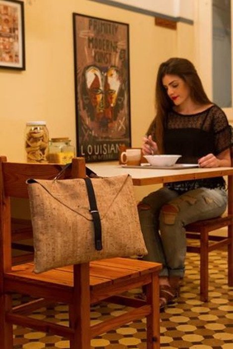 ReDΟ: Το success story μιας αρχιτεκτόνισσας από το Αίγιο -Αφησε τα κτίρια και φτιάχνει τσάντες που κάνουν πάταγο -Ντιζαϊνάτες, αλλά με μια γεύση άλλης... εποχής [εικόνες] | iefimerida.gr 4