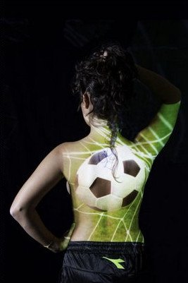 Τα σέξι κορίτσια με τη σφυρίχτρα -Γυναίκες διαιτητές γδύθηκαν και πόζαραν για ημερολόγιο [εικόνες] | iefimerida.gr 0