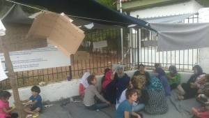 Σε απεργία πείνας έγκυες στον προσφυγικό καταυλισμό στη Ριτσώνα [εικόνες] | iefimerida.gr 2