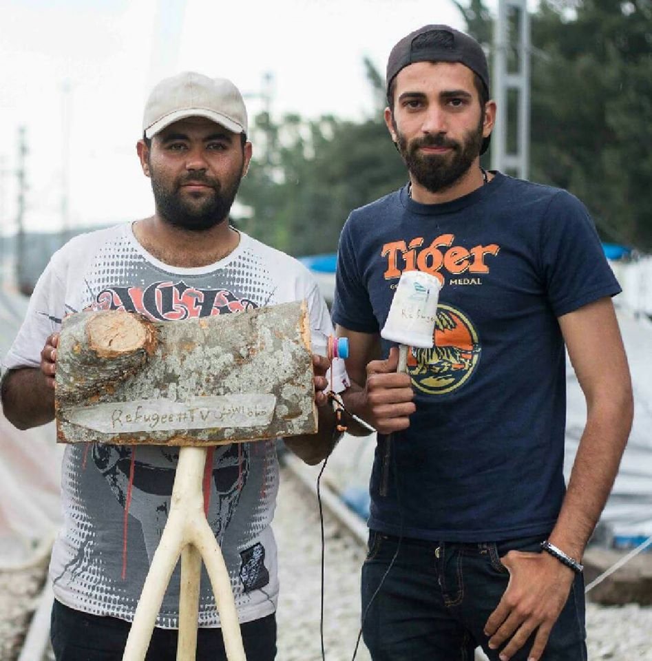 Πρόσφυγες στην Ειδομένη έγιναν... δημοσιογράφοι -Μεταδίδουν τα νέα και τα προβλήματα του καταυλισμού [εικόνες] | iefimerida.gr 0