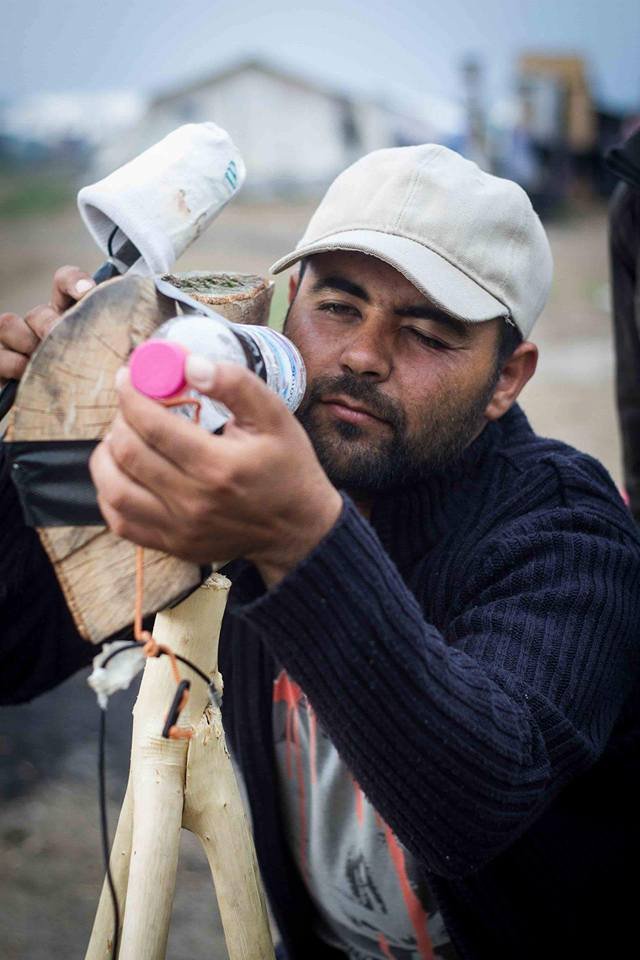 Πρόσφυγες στην Ειδομένη έγιναν... δημοσιογράφοι -Μεταδίδουν τα νέα και τα προβλήματα του καταυλισμού [εικόνες] | iefimerida.gr 3