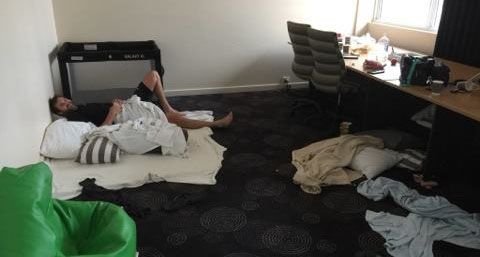 Σαρώνει την Αυστραλία ο κυκλώνας Ντέμπι -Τραγελαφικές περιπέτειες τουριστών [εικόνες & βίντεο] | iefimerida.gr 1