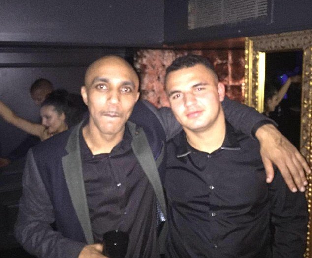 Μάντσεστερ: O άνθρωπος που κράτησε στα χέρια του την Σάφι Ρούσος λίγο πριν πεθάνει [εικόνες] | iefimerida.gr 1