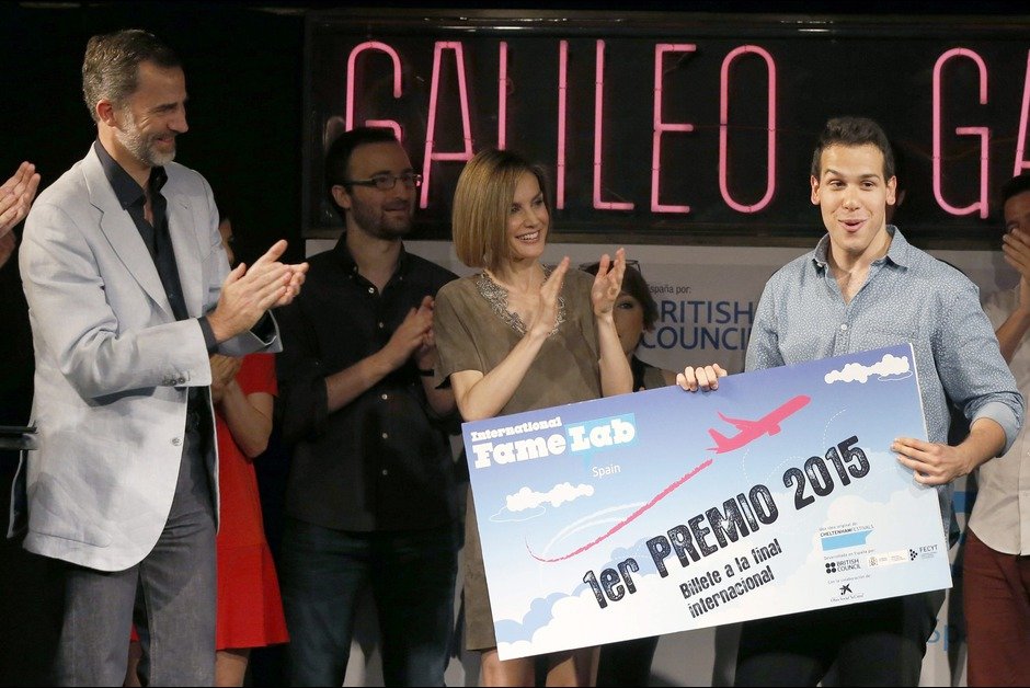 Πρώτη φορά: Η βασίλισσα Λετίσια με μίνι φόρεμα, καταπλήσσει [εικόνες] | iefimerida.gr 1