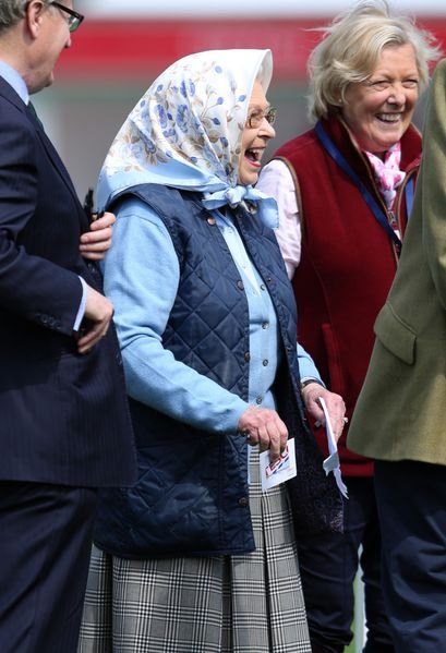 Τσιγκούνα: Η βασίλισσα Ελισάβετ χαίρεται σαν παιδί μόλις κερδίζει δωροεπιταγή [εικόνες] | iefimerida.gr 1