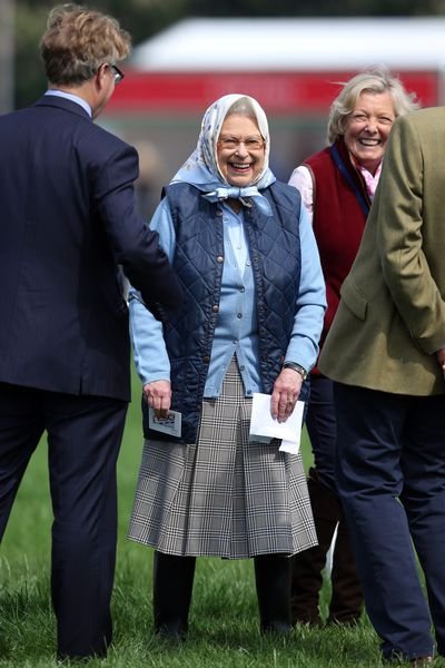 Τσιγκούνα: Η βασίλισσα Ελισάβετ χαίρεται σαν παιδί μόλις κερδίζει δωροεπιταγή [εικόνες] | iefimerida.gr 2