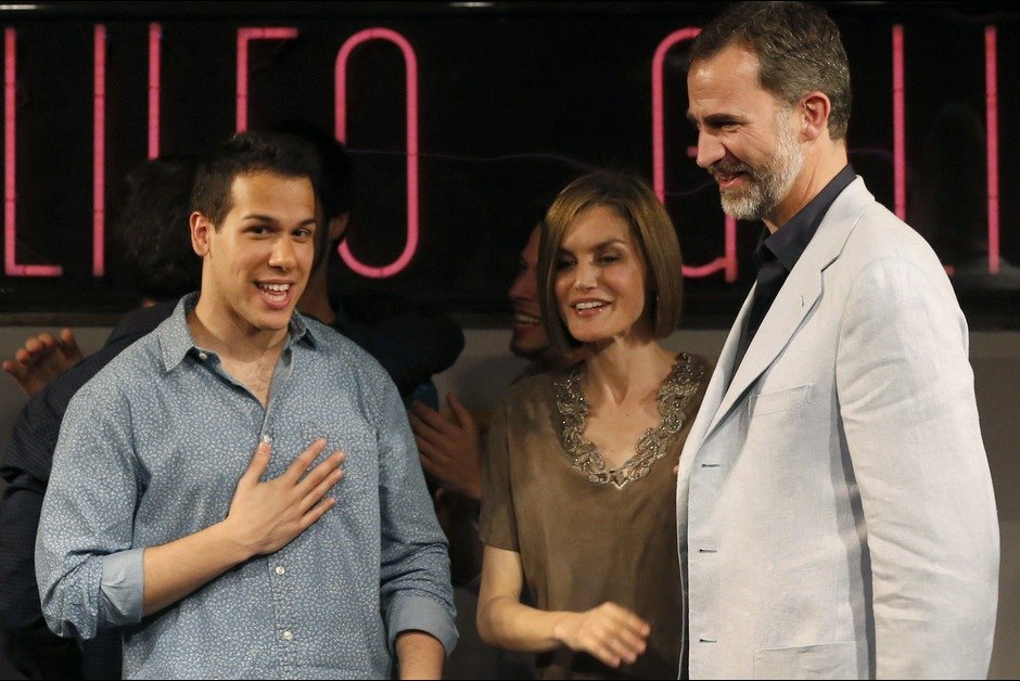 Πρώτη φορά: Η βασίλισσα Λετίσια με μίνι φόρεμα, καταπλήσσει [εικόνες] | iefimerida.gr 3