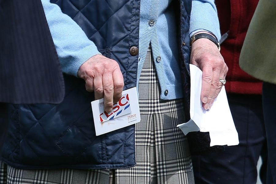 Τσιγκούνα: Η βασίλισσα Ελισάβετ χαίρεται σαν παιδί μόλις κερδίζει δωροεπιταγή [εικόνες] | iefimerida.gr 4