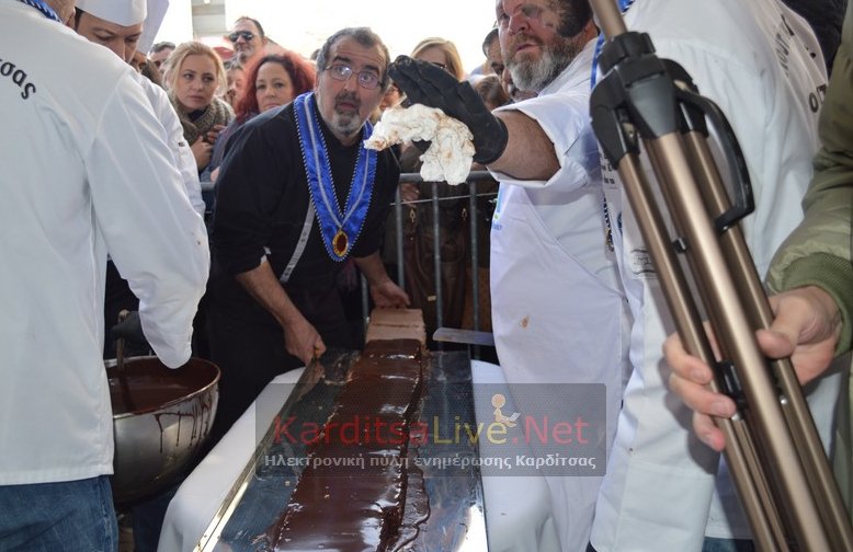 Καρδίτσα: Ρεκόρ Γκίνες με τεράστια νουγκατίνα -Η μικροπεριπέτεια που παραλίγο να κοστίσει [εικόνες] | iefimerida.gr 1