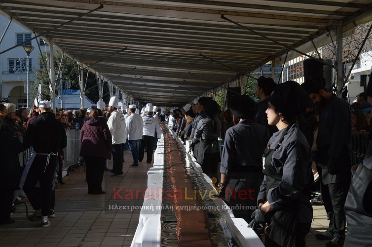 Καρδίτσα: Ρεκόρ Γκίνες με τεράστια νουγκατίνα -Η μικροπεριπέτεια που παραλίγο να κοστίσει [εικόνες] | iefimerida.gr 3