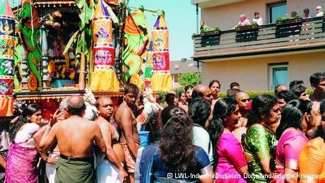Oλες οι θρησκείες μαζί -Εκθεση για την θρησκευτική ανοχή στη Γερμανία [εικόνες] | iefimerida.gr 4