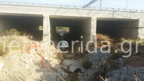  Πανικός στο Ιλιον -Αυτοσχέδια αναχώματα φτιάχνουν οι κάτοικοι για να προστατευθούν από τη βροχή [εικόνες] | iefimerida.gr 3