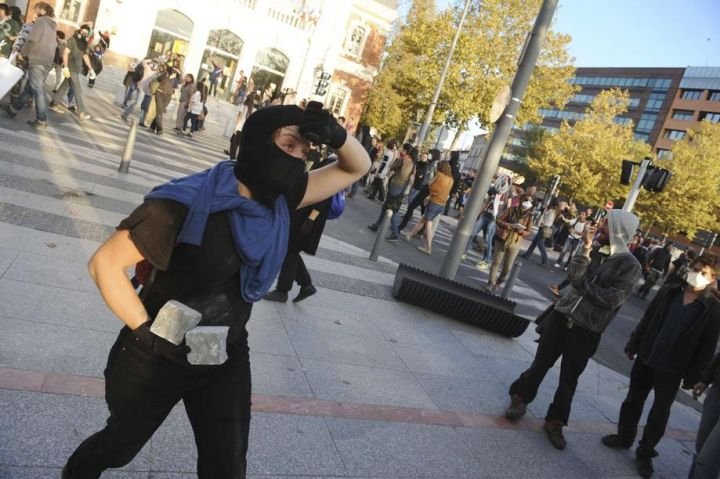 Οργή και βίαια επεισόδια στη Γαλλία για τον θάνατο 21χρονου διαδηλωτή -Συγκρούσεις όλη τη νύχτα σε 6 πόλεις [εικόνες] | iefimerida.gr 1