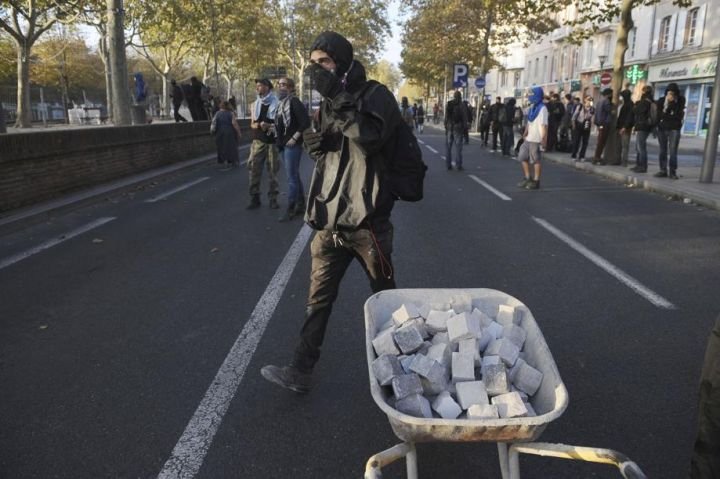 Οργή και βίαια επεισόδια στη Γαλλία για τον θάνατο 21χρονου διαδηλωτή -Συγκρούσεις όλη τη νύχτα σε 6 πόλεις [εικόνες] | iefimerida.gr 2