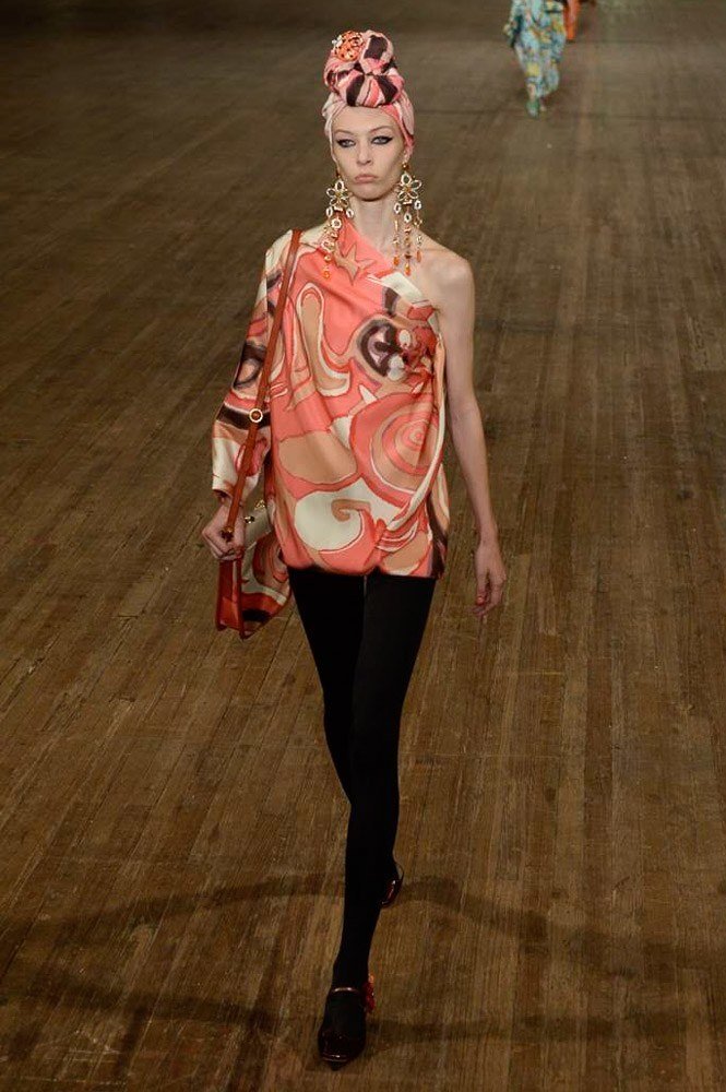 H απίστευτη ιστορία μίας σερβιτόρας που σάρωσε τις πασαρέλες στην Εβδομάδα Μόδας της Ν.Υ. [εικόνες]  | iefimerida.gr 1