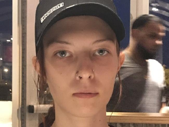 H απίστευτη ιστορία μίας σερβιτόρας που σάρωσε τις πασαρέλες στην Εβδομάδα Μόδας της Ν.Υ. [εικόνες]  | iefimerida.gr 0