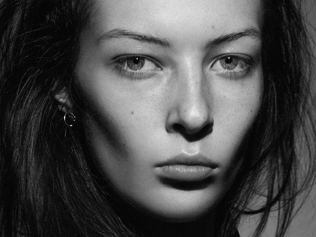 H απίστευτη ιστορία μίας σερβιτόρας που σάρωσε τις πασαρέλες στην Εβδομάδα Μόδας της Ν.Υ. [εικόνες]  | iefimerida.gr 3