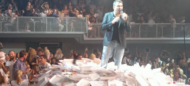 Το δίλημμα της ημέρας: Στη συναυλία του Μίκη Θεοδωράκη στο Ηρώδειο, ή στου Φοίβου στο ΟΑΚΑ; | iefimerida.gr 2