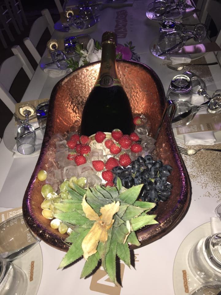 Πυροτεχνήματα, σαμπάνιες, βουτιές στη θάλασσα -Ολα όσα έγιναν στη συναυλία του Ρέμου στη Μύκονο με τα 1.000 ευρώ είσοδο [βίντεο] | iefimerida.gr 4