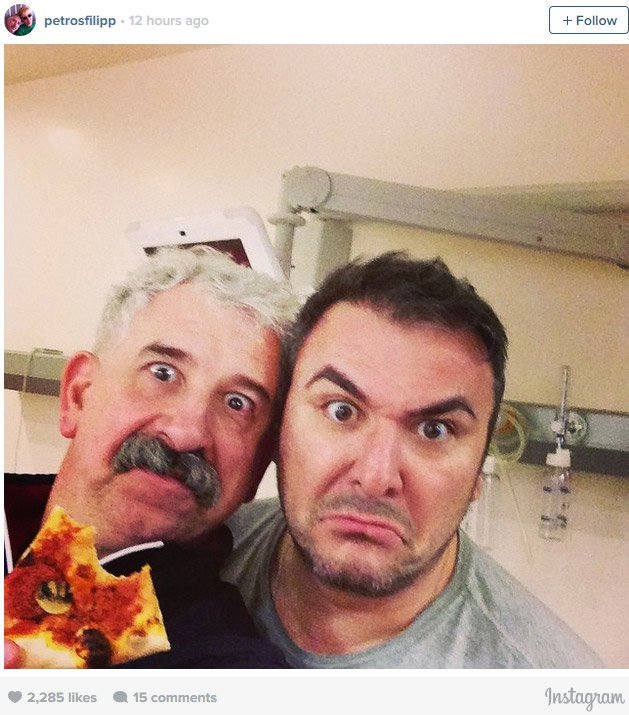 Ρέμος-Φιλιππίδης τρώνε πίτσα στο μαιευτήριο [εικόνες] | iefimerida.gr 1