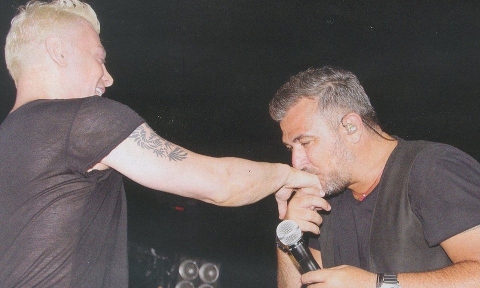 Οταν ο Ρέμος φίλησε το χέρι του Τάκη Ζαχαράτου: Μία απρόσμενη συνάντηση στις Σπέτσες [εικόνες] | iefimerida.gr 3