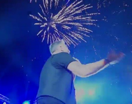 Τα capital controls δεν σταματούν τον Αντώνη Ρέμο - Σαμπάνιες, λουλούδια και πυροτεχνήματα ως το πρωί [βίντεο] | iefimerida.gr 0