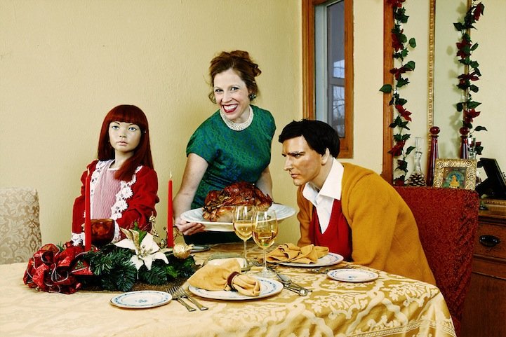 H γεροντοκόρη που γυρίζει όλο τον κόσμο με τον «τέλειο» σύζυγο -Ενα πρότζεκτ για τα στερεότυπα των ανύπαντρων γυναικών [εικόνες] | iefimerida.gr 3