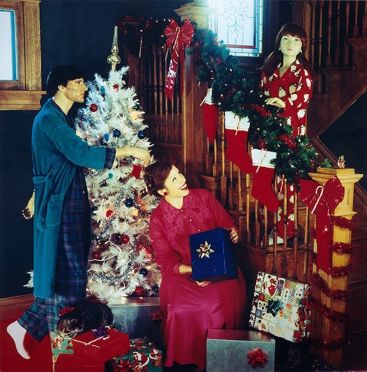 H γεροντοκόρη που γυρίζει όλο τον κόσμο με τον «τέλειο» σύζυγο -Ενα πρότζεκτ για τα στερεότυπα των ανύπαντρων γυναικών [εικόνες] | iefimerida.gr 4