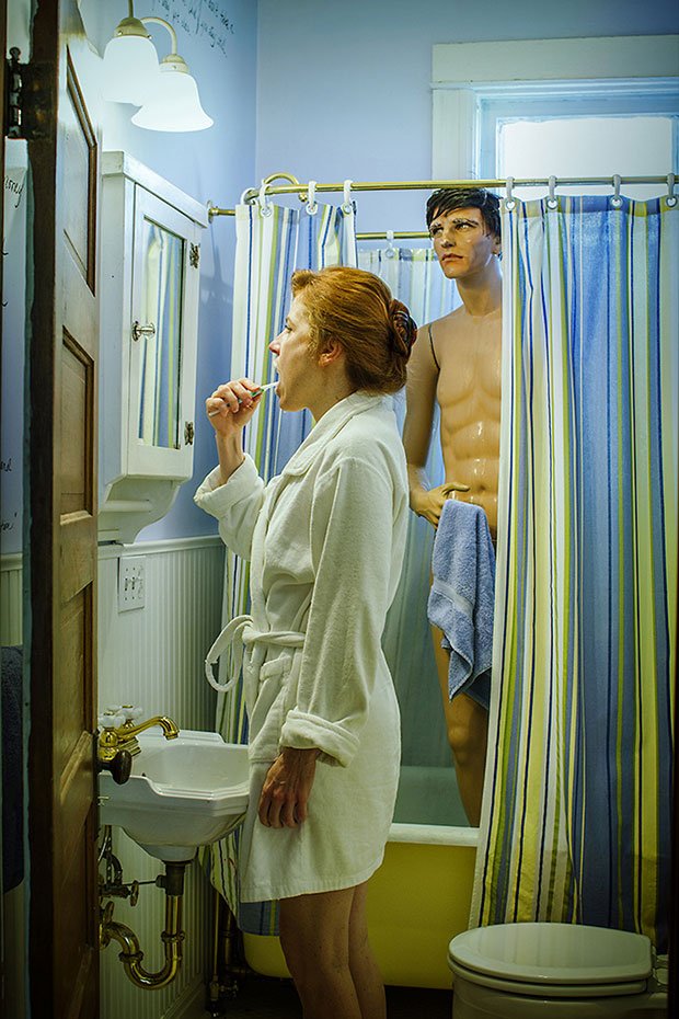 H γεροντοκόρη που γυρίζει όλο τον κόσμο με τον «τέλειο» σύζυγο -Ενα πρότζεκτ για τα στερεότυπα των ανύπαντρων γυναικών [εικόνες] | iefimerida.gr 8