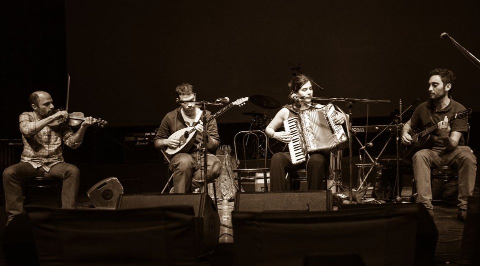 Ανατροπή! Στο Μέγαρο Μουσικής μία ρεμπέτικη βραδιά με κομπανίες, ούζο και κρασί [πρόγραμμα] | iefimerida.gr 0